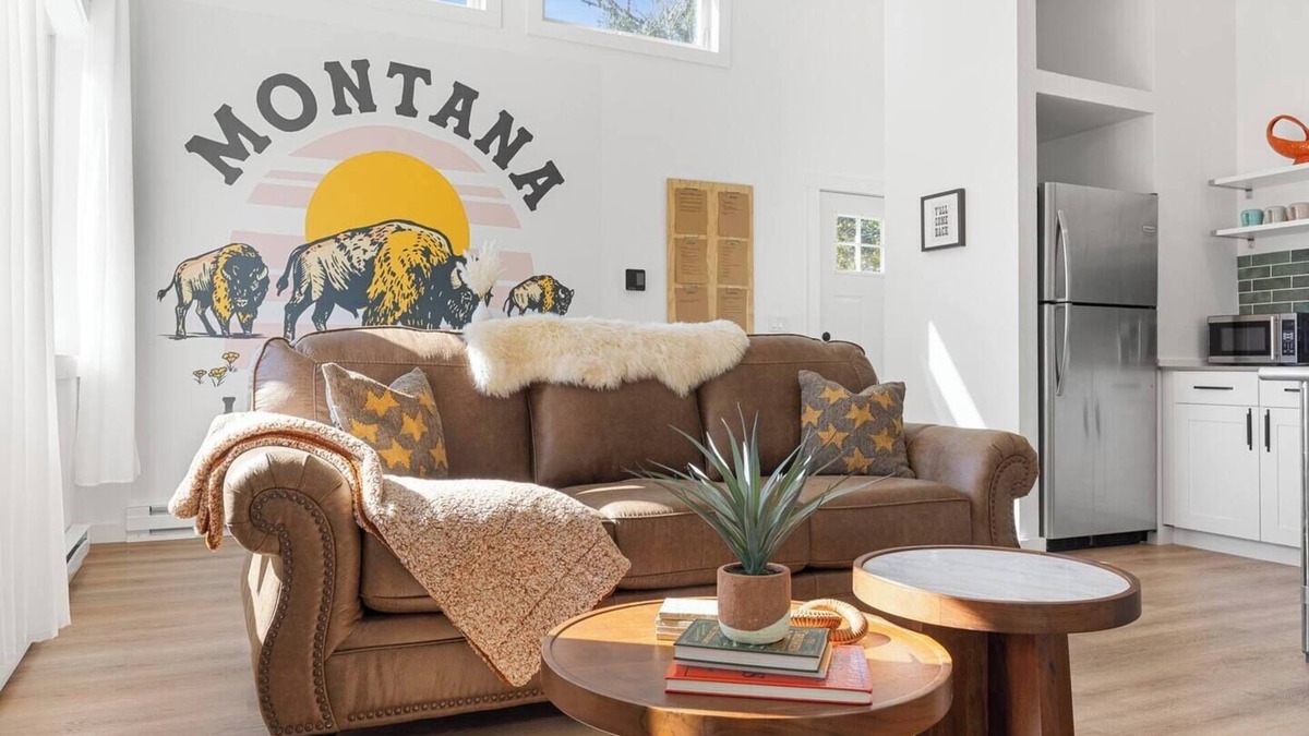 Livingston House | Hot Tub 4 Baths Montana Themed + Bike to Downtown