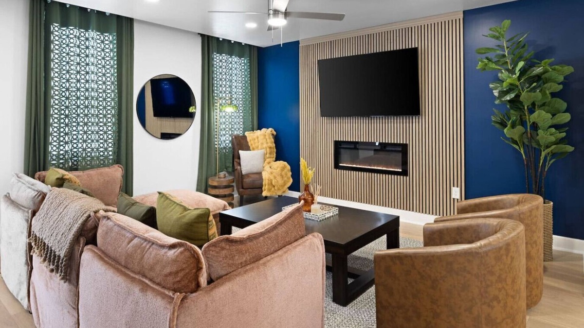 Central Northside House | Hot Tub | 5br | Parking | Deck | Amenities Galore!