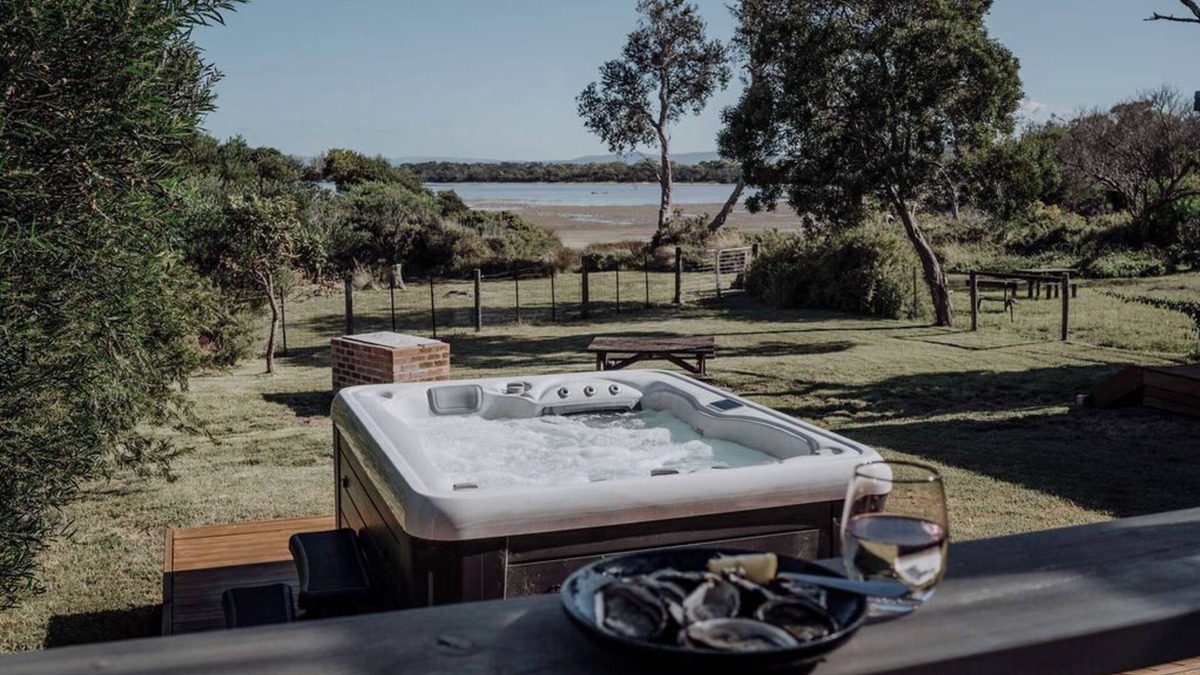 Coles Bay House | Hot tub and pet friendly!