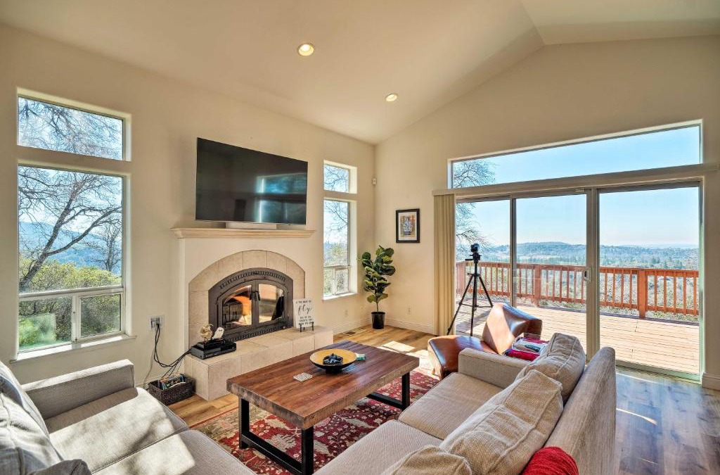 Columbia House | Hot Tub and Mtn Views Peaceful Columbia Retreat!