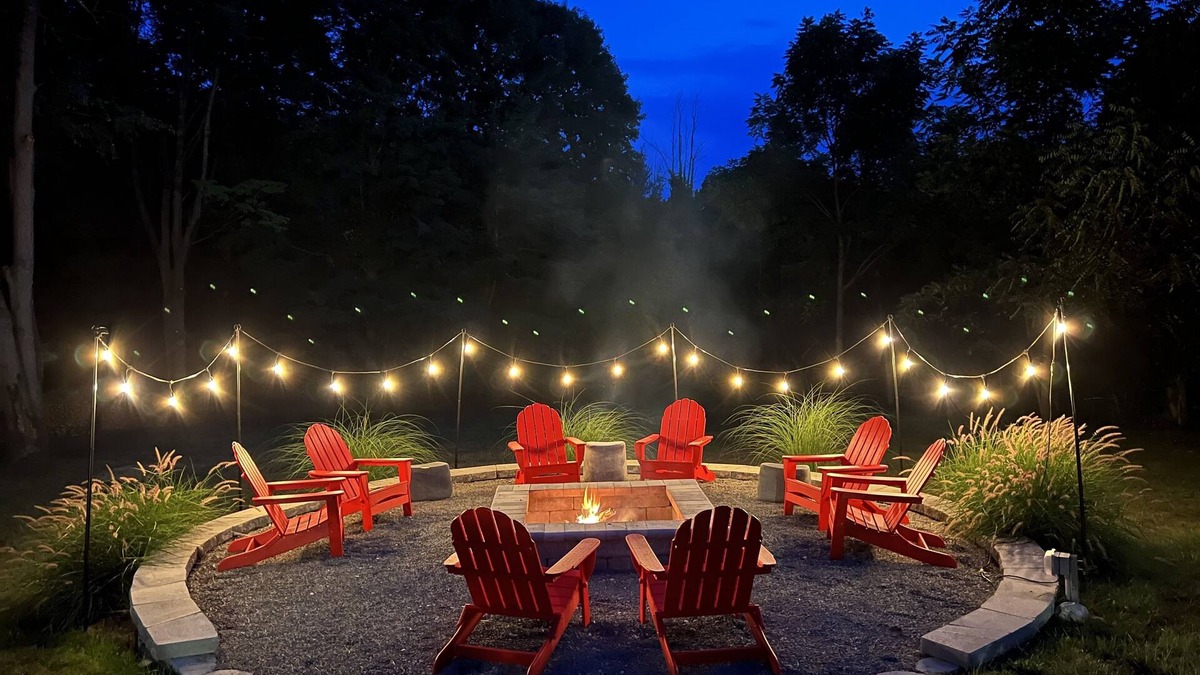 Paw Paw Lake House | HOT TUB and SAUNA at 'CHIC HIDEAWAY' Paw Paw Lake Golf club across the street