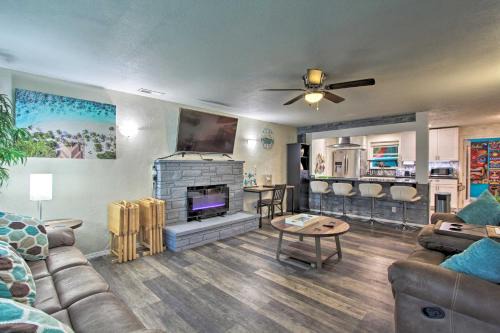 Springfield House | Hot Tub and Theater Room Tropical Springfield Home