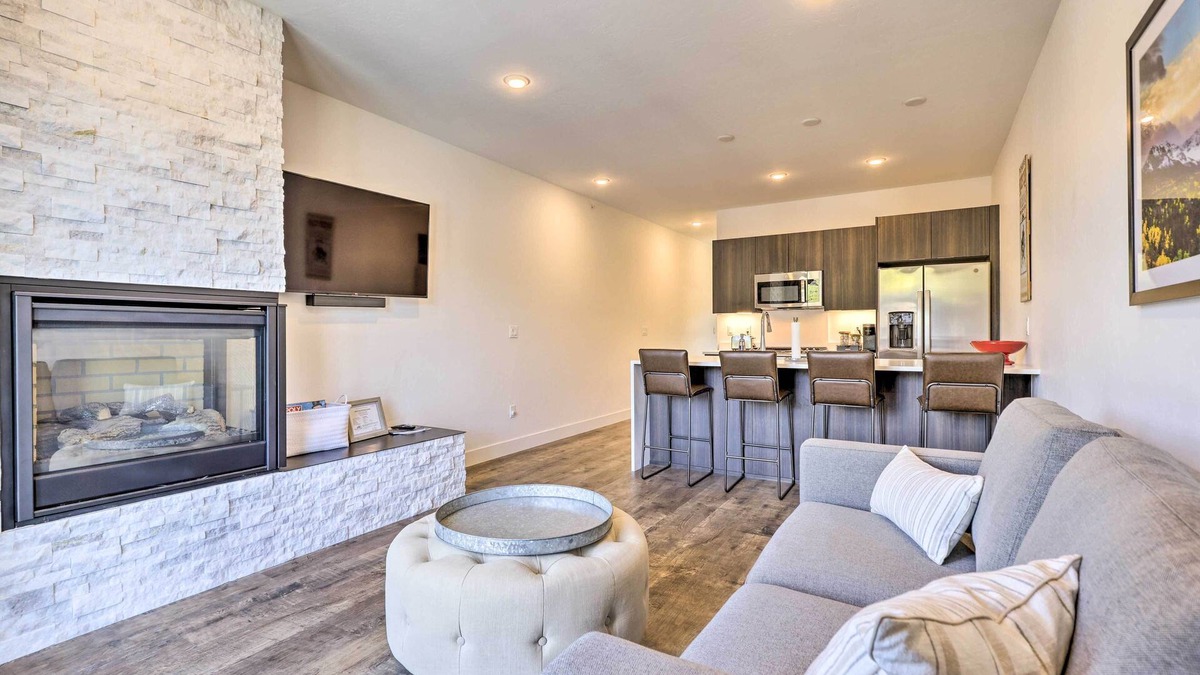 Willow Grove Condo | Hot Tub & Balcony: Riverfront Silverthorne Condo!