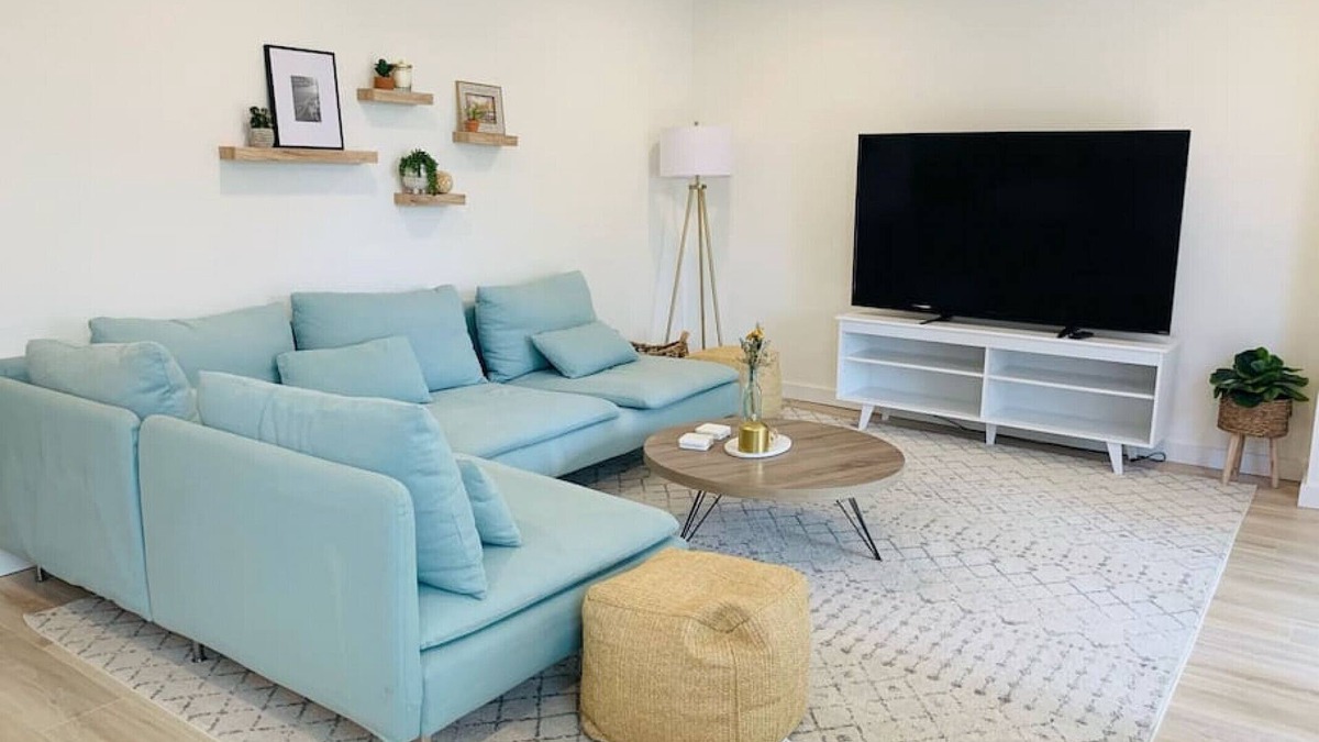 Stetson Hills Apartment | HOT TUB☀️Brand New Basement Apartment, Private Entrance!