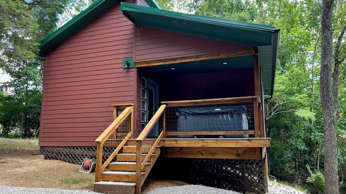 Carbondale Cabin | Hot Tub Cabin- In the Heart of Shawnee Wine Trail
