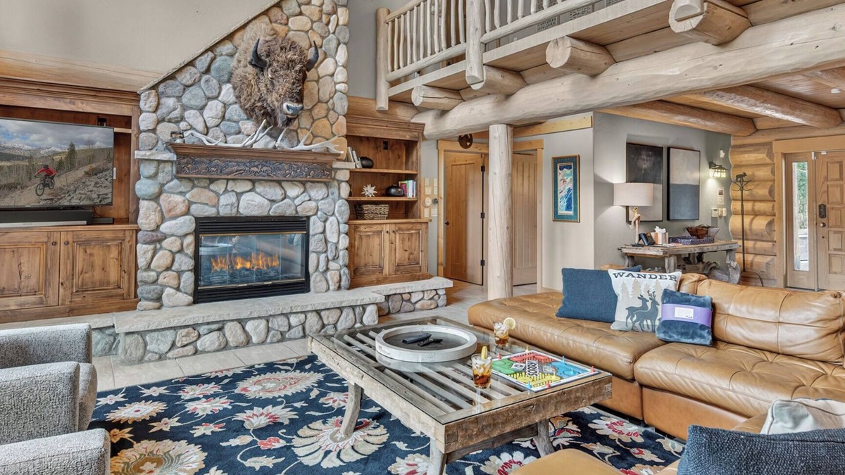 Dunkin Hill House | Hot Tub + Close to Downtown + Mtn Views - Twin Eagles Lodge