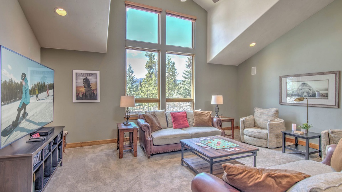 Weisshorn House | Hot Tub + Close to Downtown + Pet Friendly - Lazy Bear