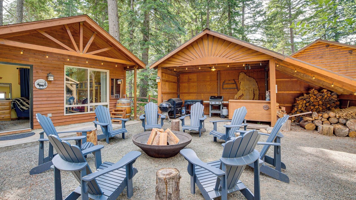 Cle Elum Cabin | Hot Tub, Deck & Game Room: Cle Elum Cabin!