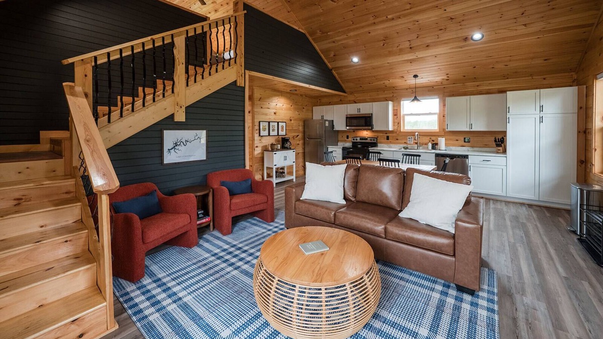 Jamestown Cabin | HOT TUB~Dog Friendly Cabin~Fishing~River boat ramp~20 Min to Lake Cumberland