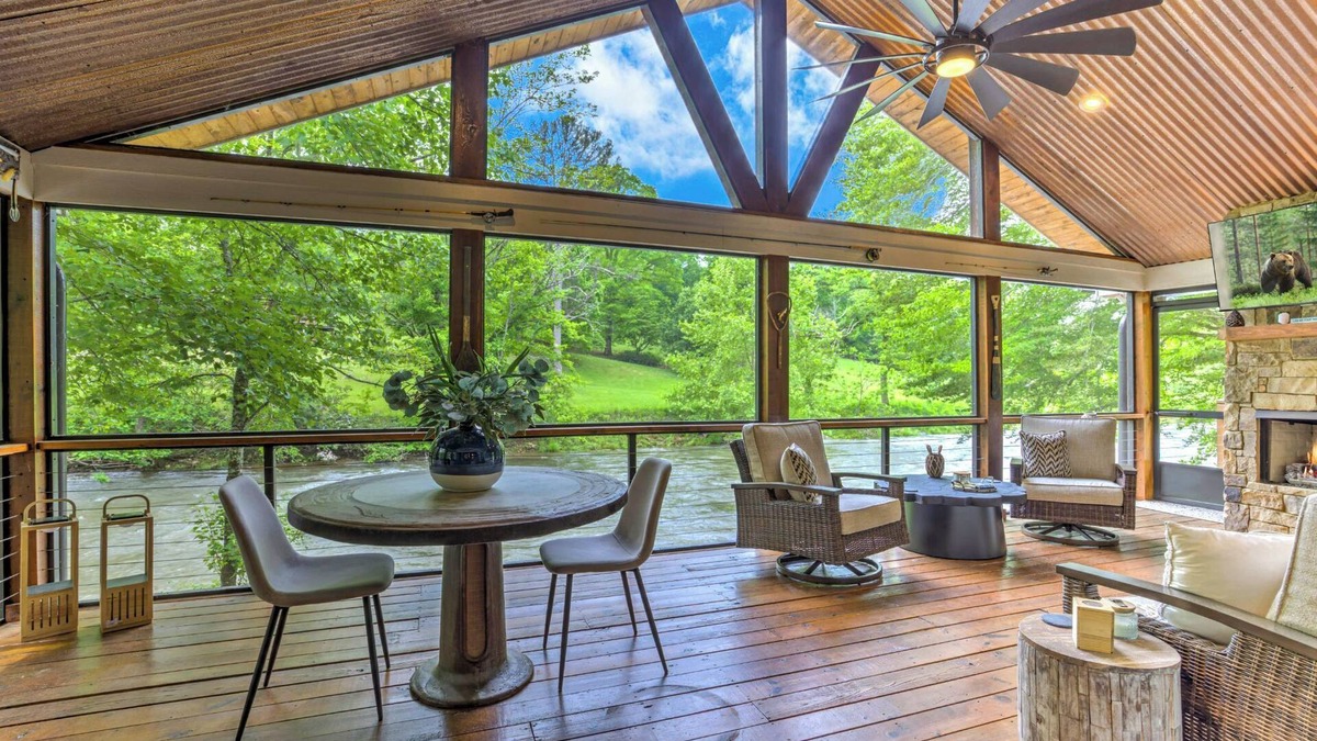 Dial House | Hot Tub Downtime, Fireside Sips, S'mores Galore & Nearby Activities - River Cottage of Blue Ridge