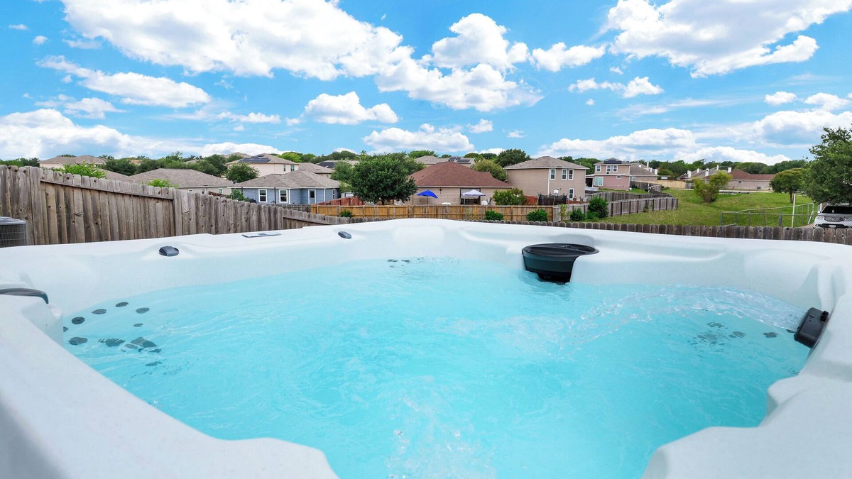 San Antonio House | Hot Tub Escape | Yard BBQ Multi Games Swing Set