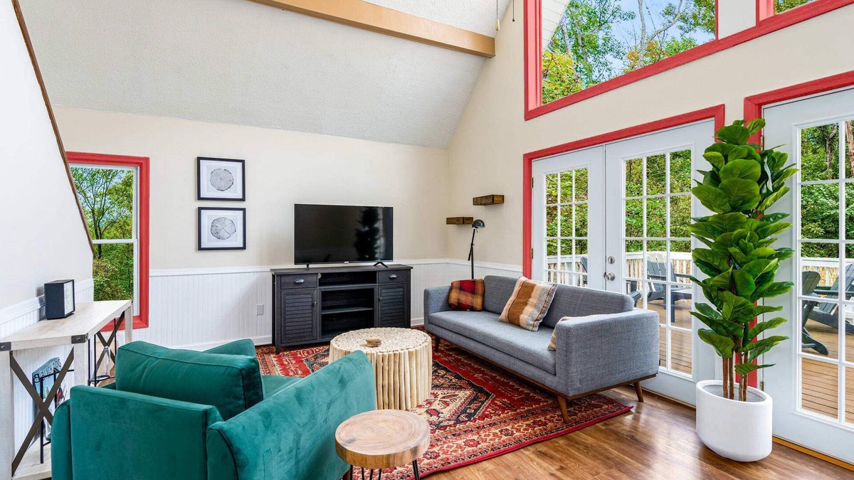 Ridgeway Ski Chalet | Hot Tub, Fire Pit, Deck, Grill, WiFi, Dog-Friendly