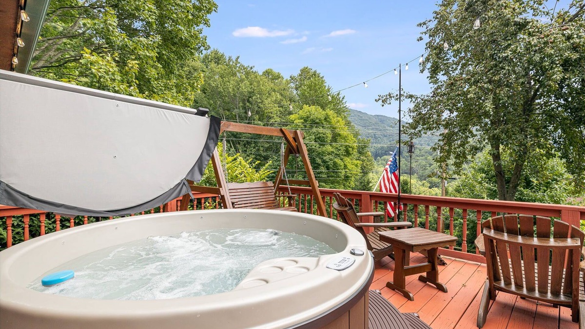 Settlers Ridge Cabin | Hot Tub, Fire Pit & Mountain Views + Biltmore Pass | Cozy One-Level Cabin