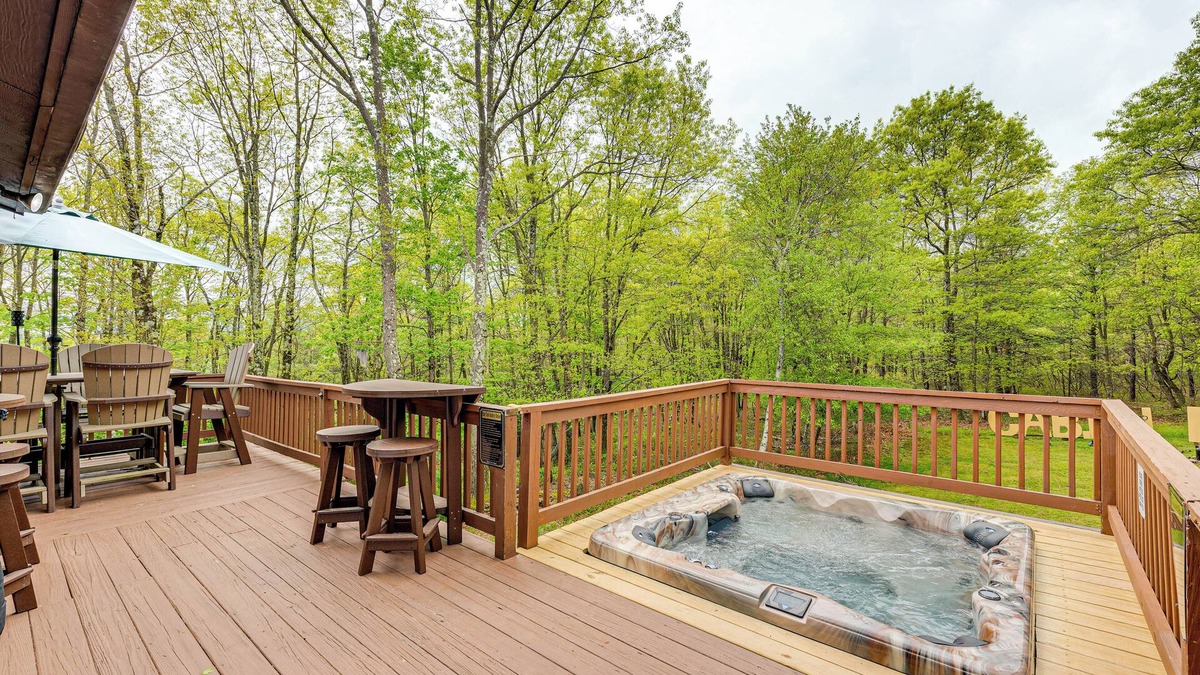 Mount Pocahontas Cabin | Hot Tub & Fire Pit: Albrightsville Log Cabin!