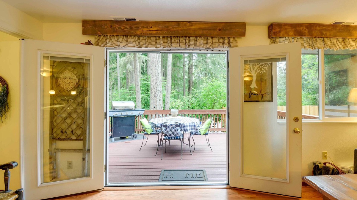 Anderson Island House | Hot Tub + Fireplace: Peaceful Anderson Island Home