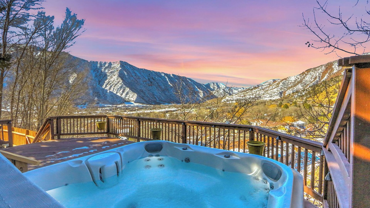 Glenwood Springs House | Hot Tub, Game Room w/Mountain Views Near Town