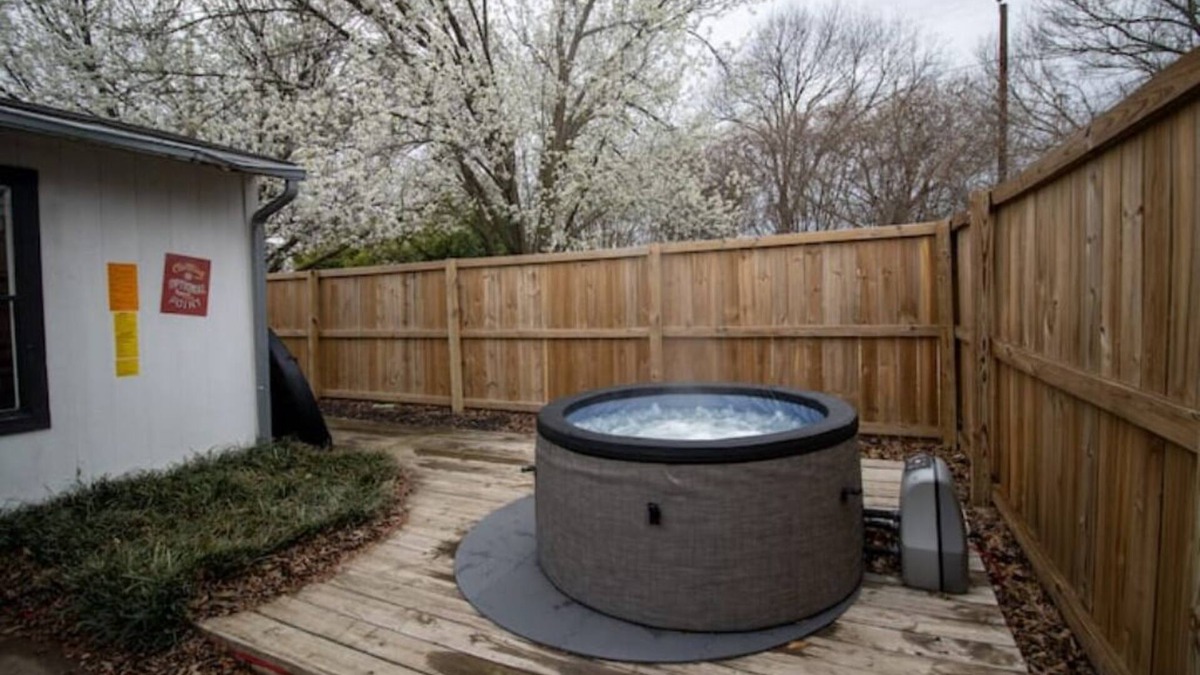 Denison House | Hot Tub ~Game Room~Movie Room~Boat Parking~Privacy
