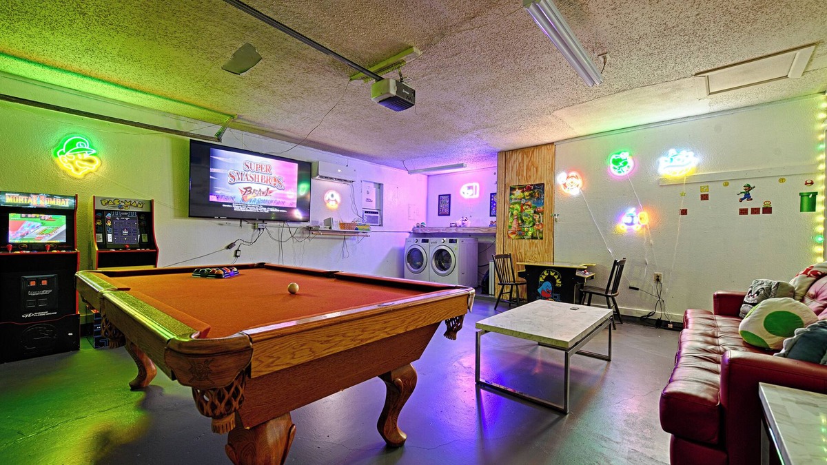 Burleson House | Hot Tub, Gameroom,17 min to Dickies Arena, FirePit!