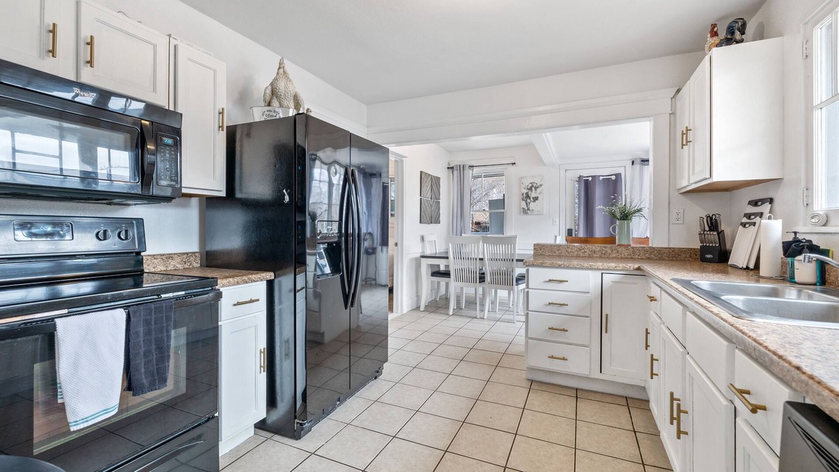 Price Apartment | Hot Tub Haven+.4 Mi to USU Eastern+In Unit Laundry