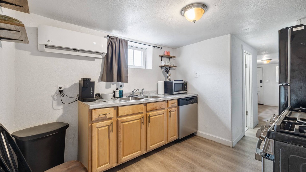 Price Apartment | Hot Tub Haven+Laundry+.4 mi. USU East+1G Wi-Fi