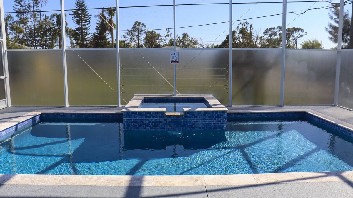 Warm Mineral Springs House | HOT TUB, HEATED POOL AND WALKING DISTANCE TO MINERAL SPRINGS