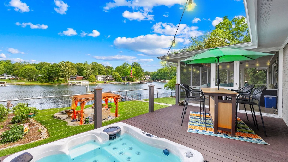 Westport House | Hot Tub, Kayaks, Lakefront, Firepit, 5-Star Views!