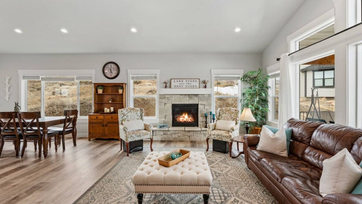 Sweetwater Apartment | Hot Tub Lake Views Ideal Beach Sleeps 21