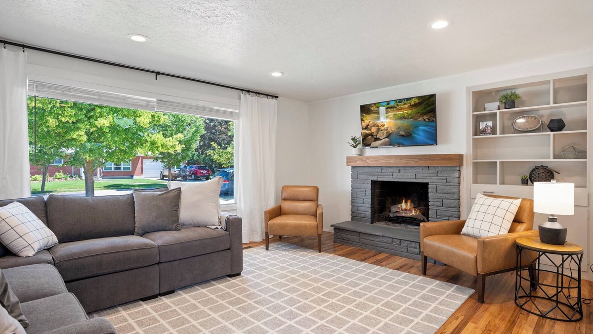 Logan House | Hot Tub ~ Media Room ~ Game Room ~ USU .4 miles