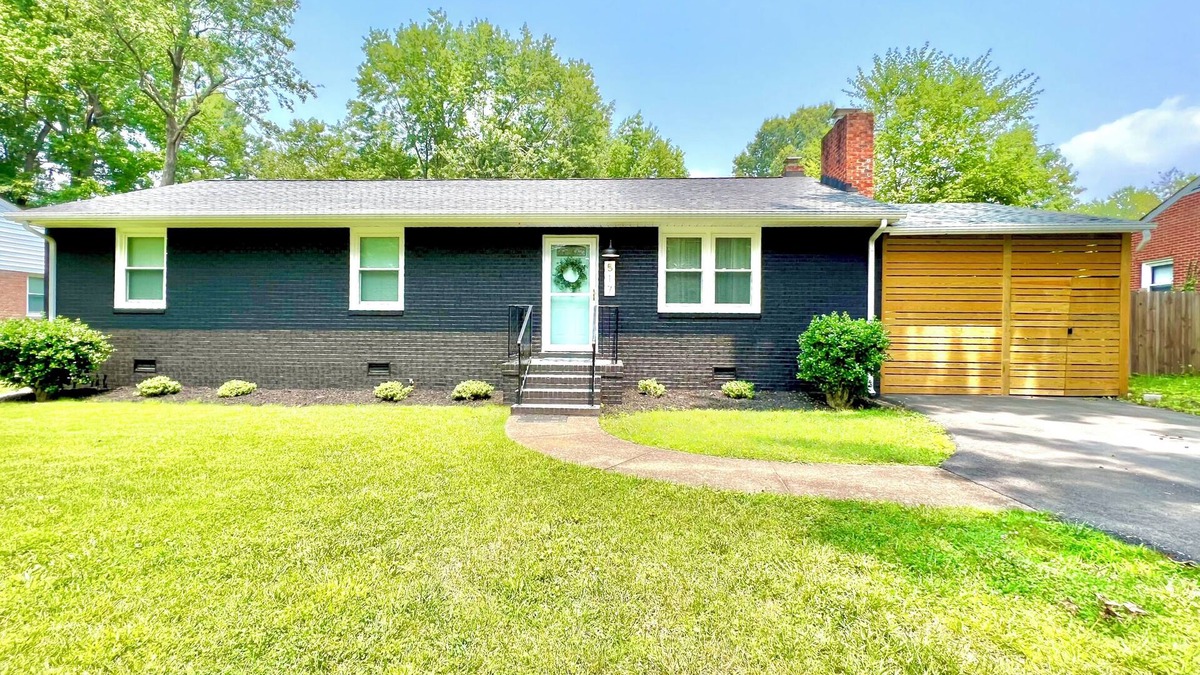 North Chesterfield Cottage | HOT TUB Mid Century Modern Ranch hosted by Heather
