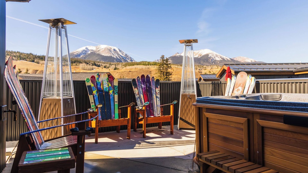 Willow Grove House | Hot Tub on Rooftop Deck - Mountain/River Views - Gym - EV Charger - 3 Kings