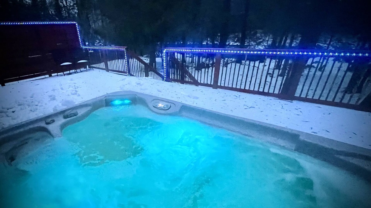 Marmot House | Hot tub, River Front, Mt. Hood, and Relaxation for Friends and Family!