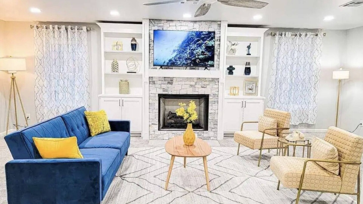 Broken Arrow House | Hot Tub- Rose District-Walk to Shopping & Dining