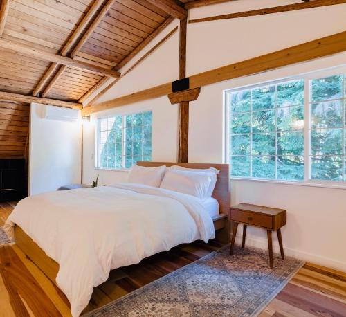 Ashford House | Hot Tub, Sauna, Cold Plunge - 1 mile from Rainier NP - Sleeps 8