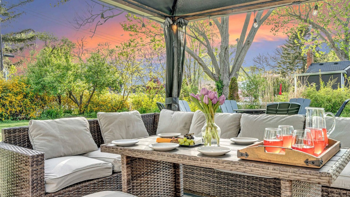Town of Essex Cottage | Hot Tub, Sauna, King Bed, Outdoor Patio, Winery