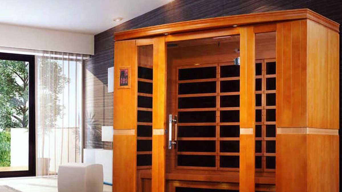 Picton House | Hot Tub + Sauna on Acreage in the center of Prince Edward County