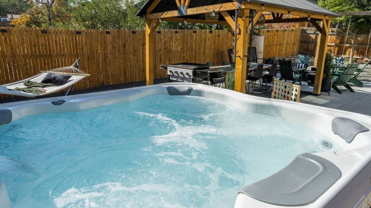 Berkley House | Hot Tub, Sleeps 14, 7 Bedrooms, Game Rooms