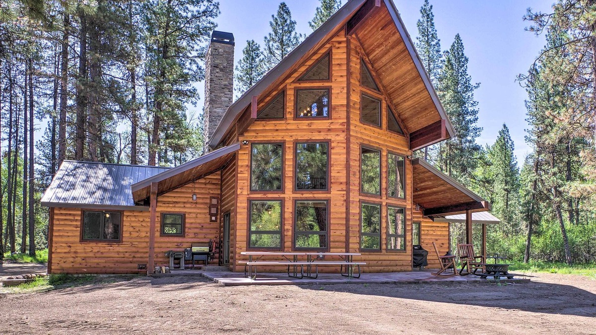 Garden Valley Cabin | Hot Tub Soaks & River Fun: Cabin in Garden Valley
