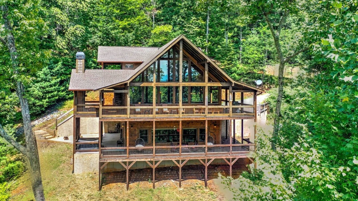 Aska Cabin | Hot Tub Soaks, Scenic Vistas, Starlit S'mores, Game Nights & Outdoor Fun - Little Creek Cabin