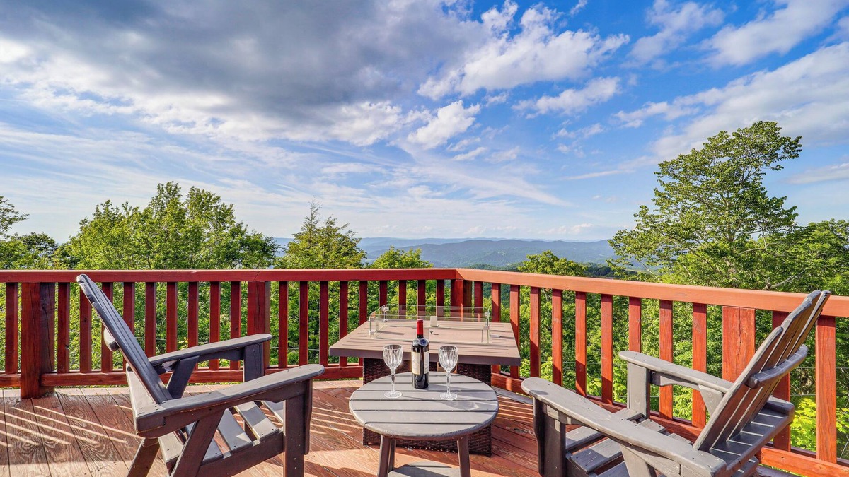 Beech Mountain House | Hot Tub + Stunning Views: Luxury Beech Mtn Escape!