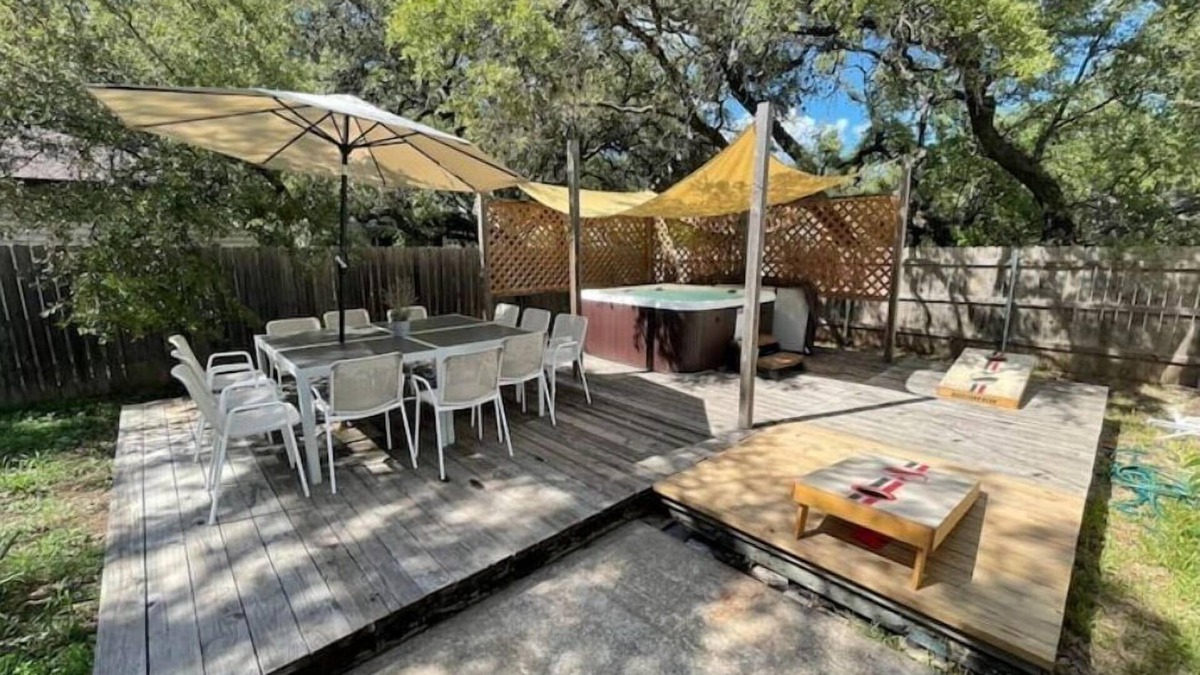 McNeil House | Hot Tub Stylish Luxe Large 11beds Grill/Foosball