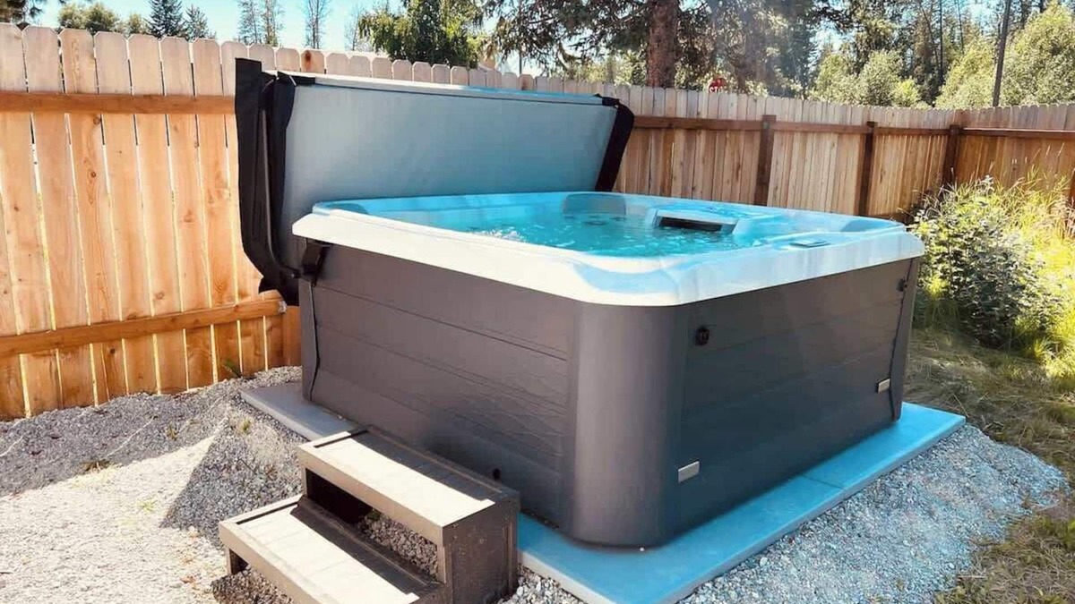 Ponderay House | Hot tub - Tesla Charger - Fire Pit - Apartment
