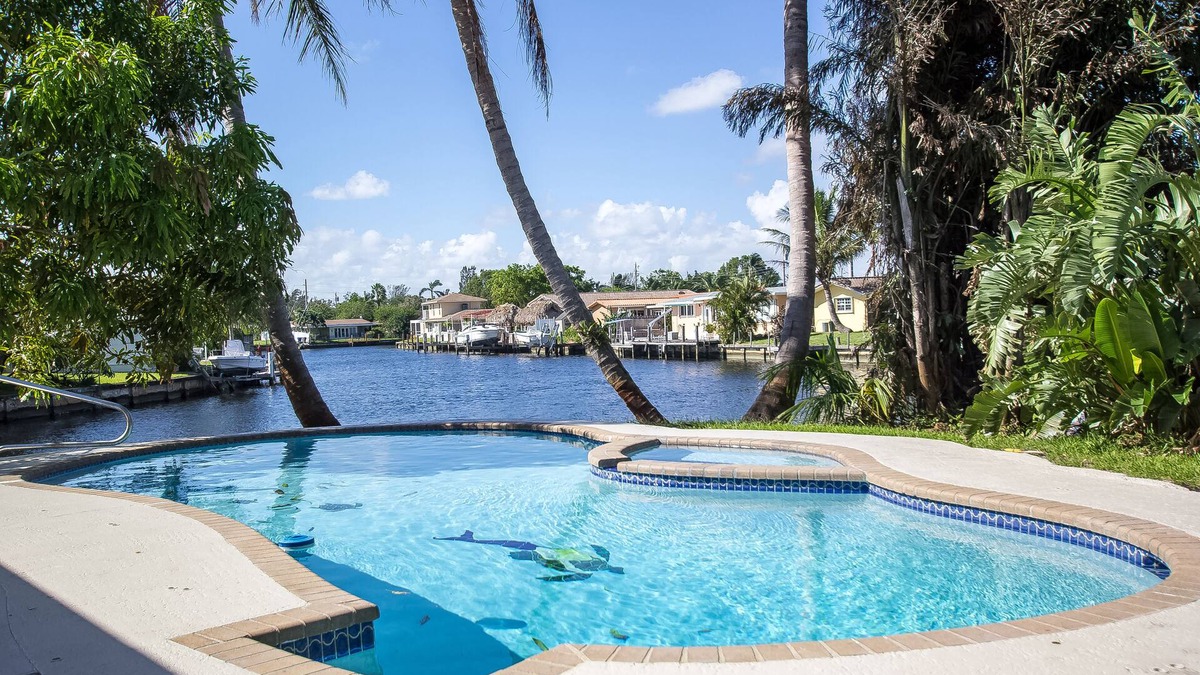 North Central Hollywood House | HOT TUB! Waterfront, Pool, Paddle-Boards