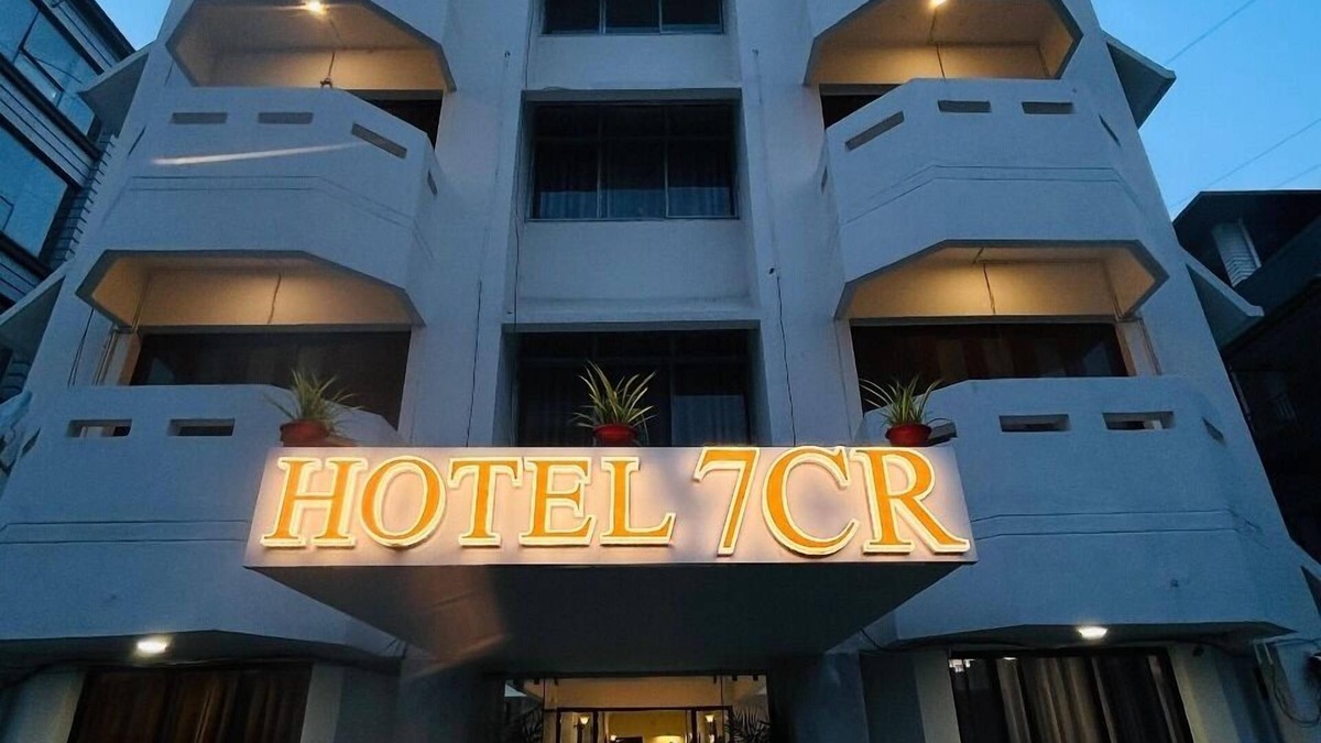 Alkapuri Hotel | Hotel 7 Cr