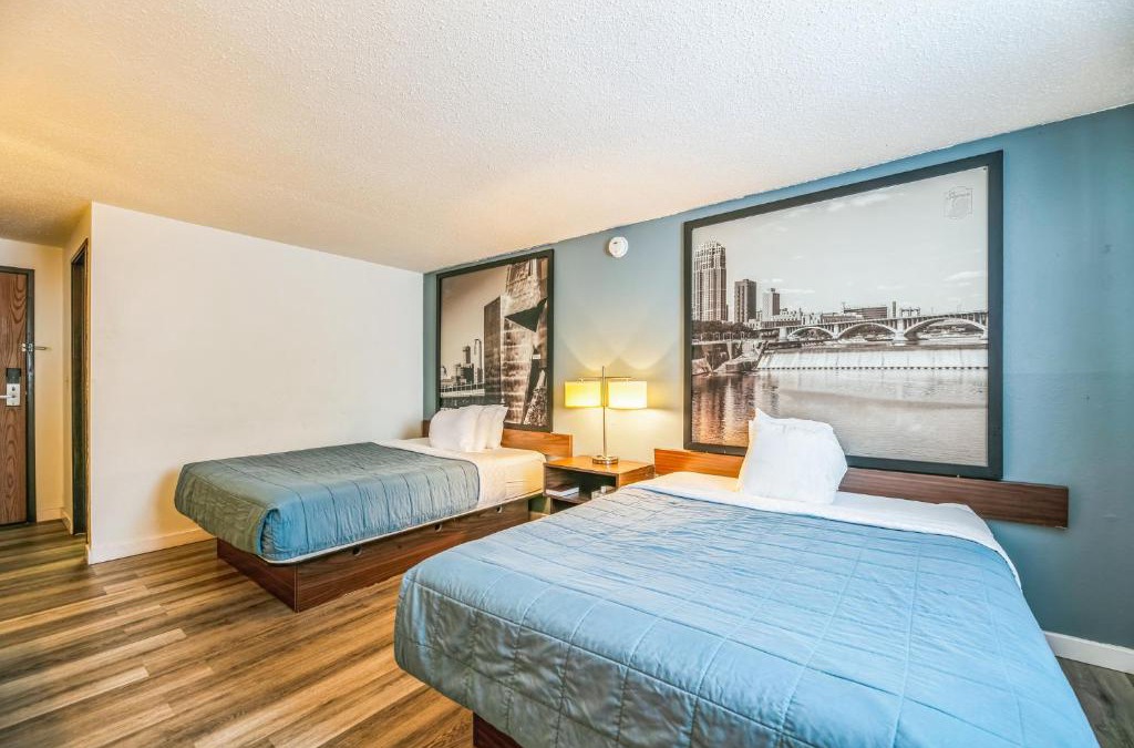 Fergus Falls Hotel | Hotel 8