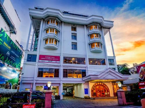 Shenoys Hotel | Hotel Abad Plaza