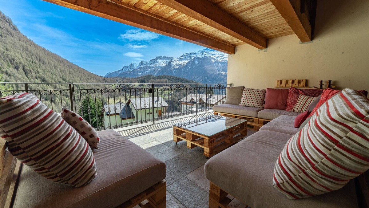 Campodolcino Apartment | Hotel Apartment "Residence Larice Bianco N2" with Shared Terrace & Wi-Fi