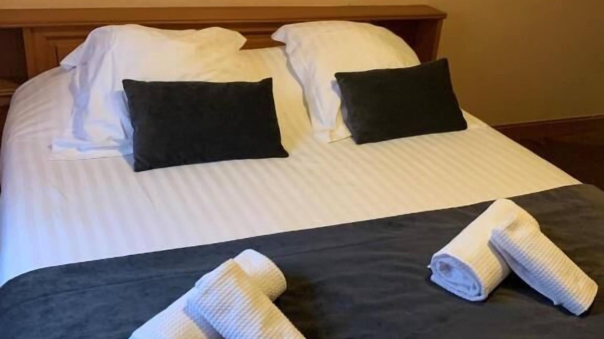 Lorris Hotel | Hotel Au Sauvage
