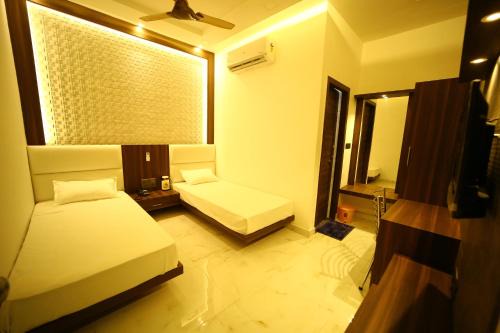 Agra House | Hotel Byke Ride - Walkable from Agra Cantt Railway Station