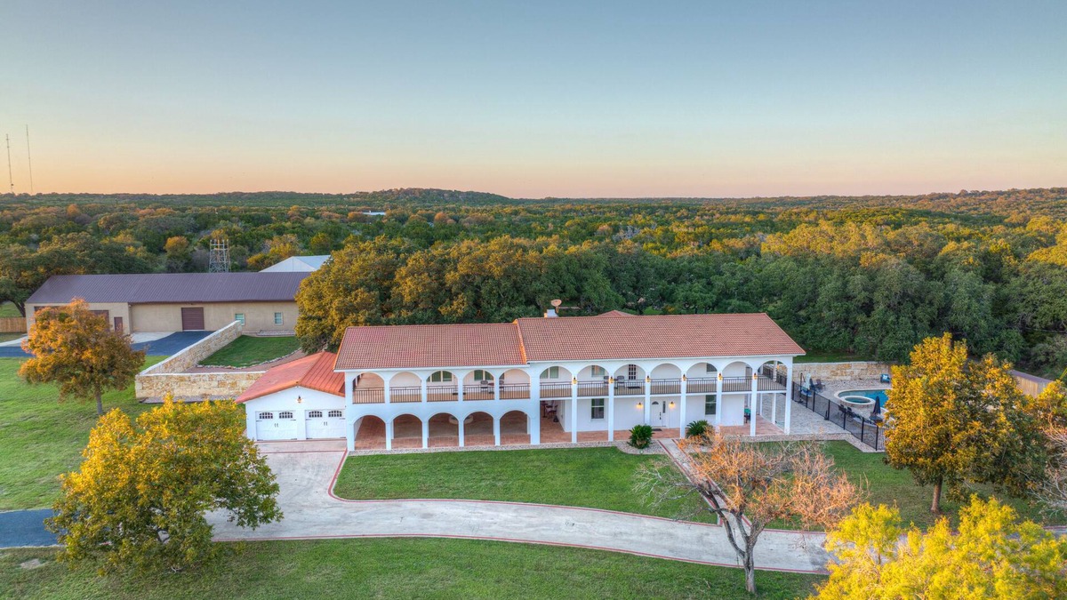 New Braunfels House | Hotel California - Stunning Estate La Dolce Vita