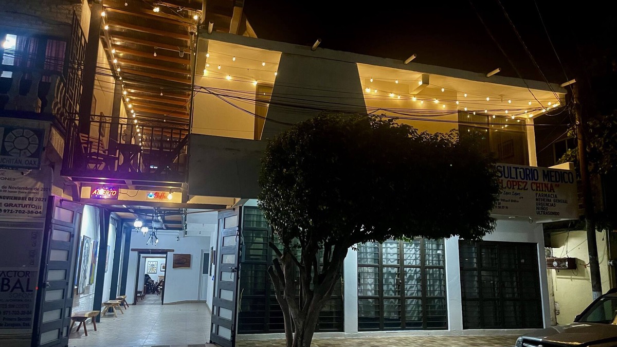 Juchitan de Zaragoza Hotel | HOTEL CASA TERESA GALERIA CAFE